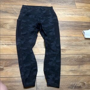 Black camo leggings